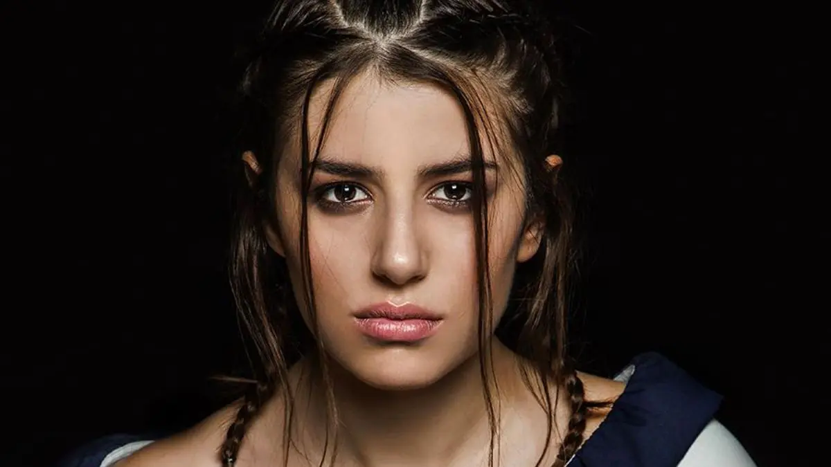 Federica Carta, il percorso ad amici cosa accade oggi