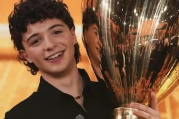Lorenzo vince Amici 25