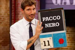 Stefano De Martino , Affari tuoi puntata di oggi