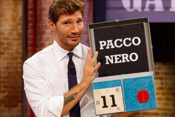 Stefano De Martino , Affari tuoi puntata di oggi