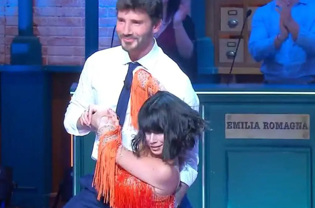 Stefano de Martino e Miliddi la ballerina e il conduttore nel balletto ad affari tuoi conquista Rai 1