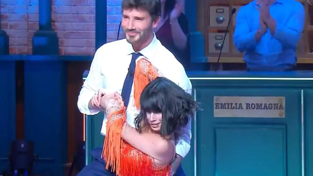 Stefano de Martino e Miliddi la ballerina e il conduttore nel balletto ad affari tuoi conquista Rai 1
