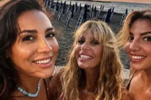 Francesca Manzini con Lucioa Ilardo e Alessandra Mussolini in ferie