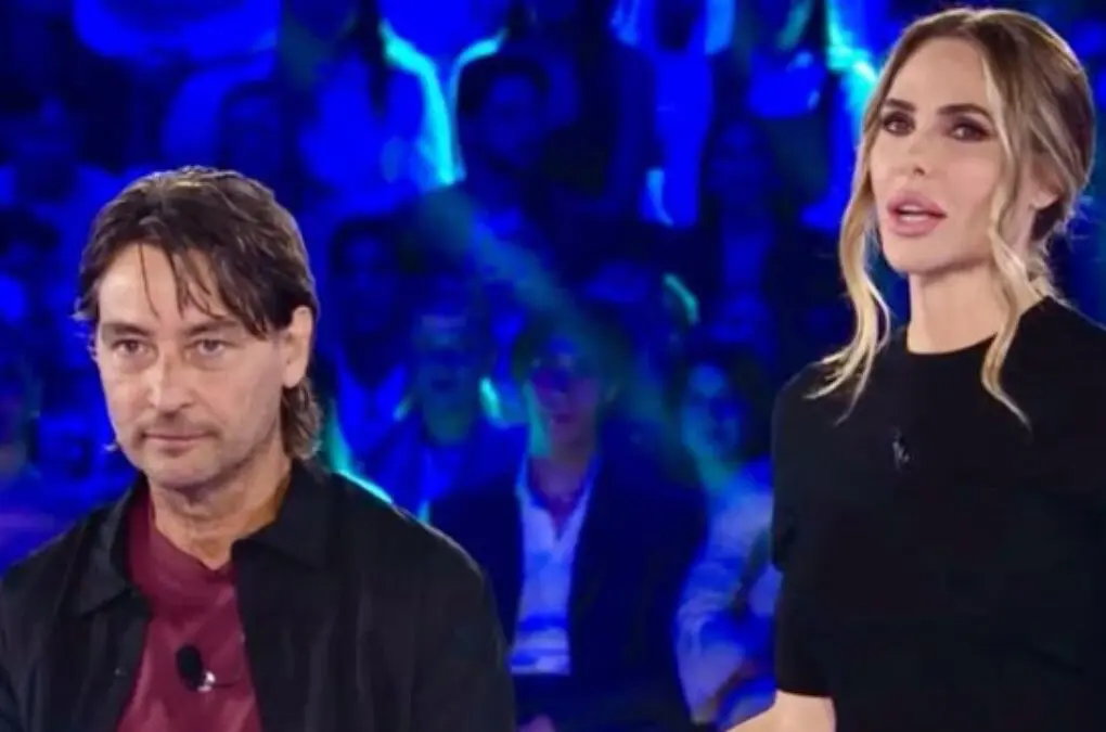 Selvaggia Lucarelli parla a Simone Annicchiarico