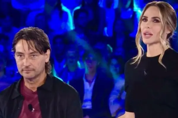 Selvaggia Lucarelli parla a Simone Annicchiarico