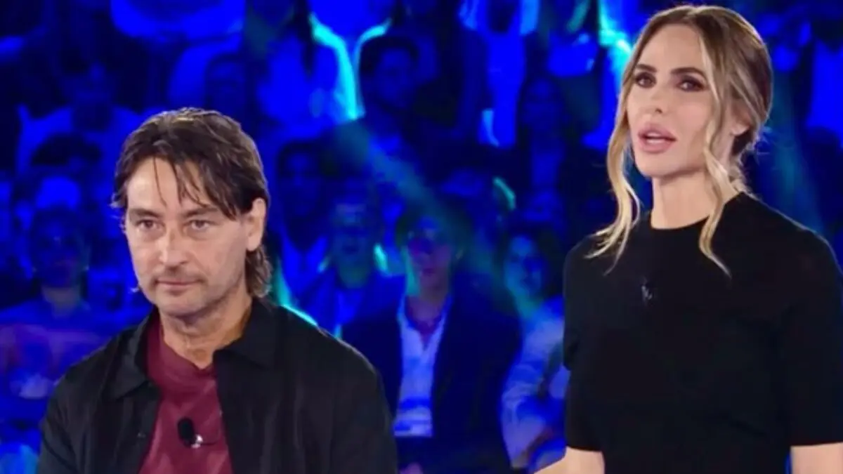 Selvaggia Lucarelli parla a Simone Annicchiarico