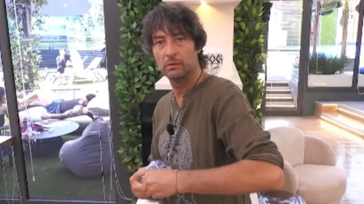 Simone Annicchiarico esce dal Gf Vip