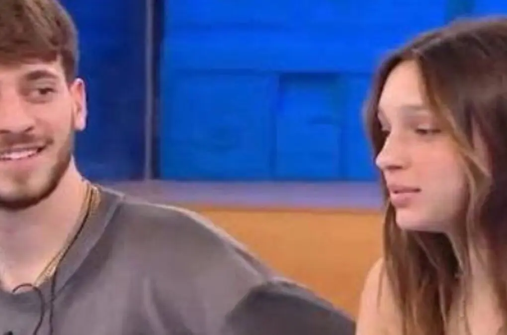 Holden e Sarah stanno insieme