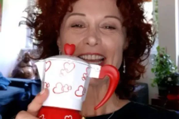 Beatrice Luzzi apre il suo cafÃ¨ Rouge