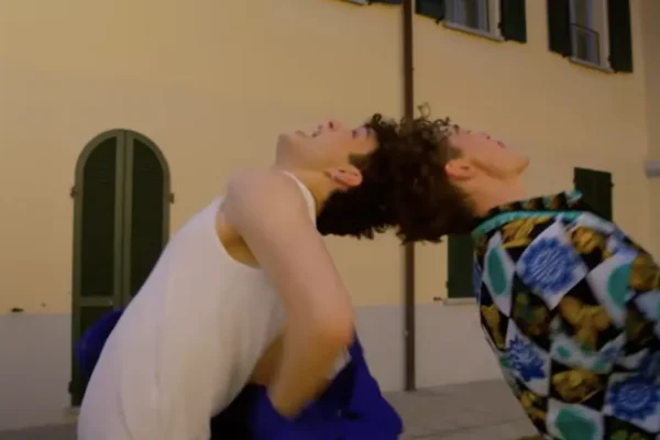 “Popolare”: il nuovo inno collettivo di Michele Bravi e Mida che accende l’estate Michele Bravi e Mida, un successo insieme
