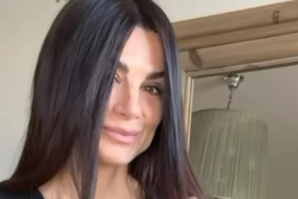Serena Enardu fa discutere