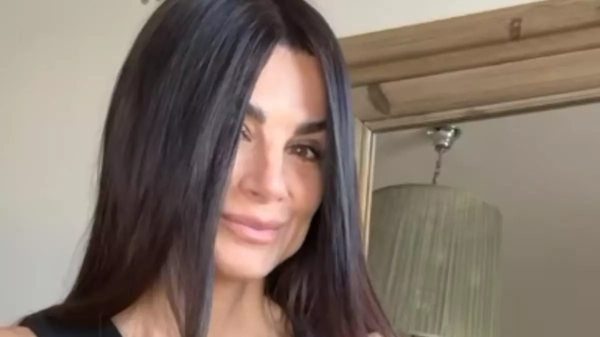 Serena Enardu fa discutere