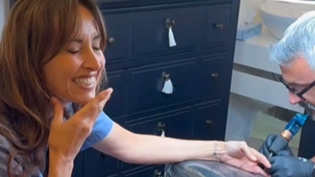 Parodi mostra il tatuaggio