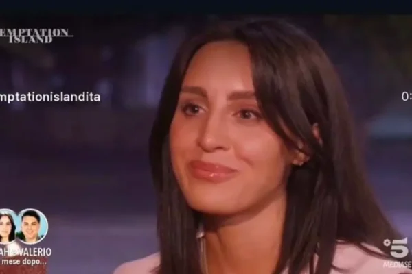 Sarah Esposito nuova Tronista di Uomini e Donne Sarah Esposito Uomini e Donne
