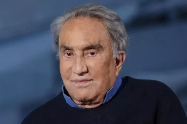 Emilio Fede si spegne a 94 anni, sconvolto il mondo della TV Emilio Fede scompare all'età di 94 anni