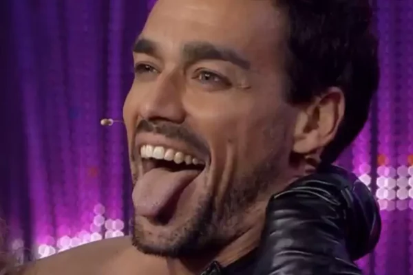 Fabio Fognini conquista Ballando con le Stelle: standing ovation per lui Fabio Fognini incanta Ballando con le Stelle
