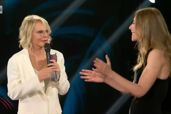 Maria De Filippi intervista Francesca Fagnai