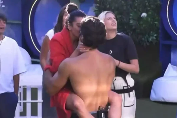 Scatta il primo bacio tra Rasha e Omer