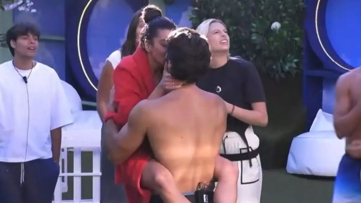 Scatta il primo bacio tra Rasha e Omer