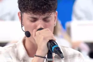 Riccardo ad Amici 25 chiede scusa