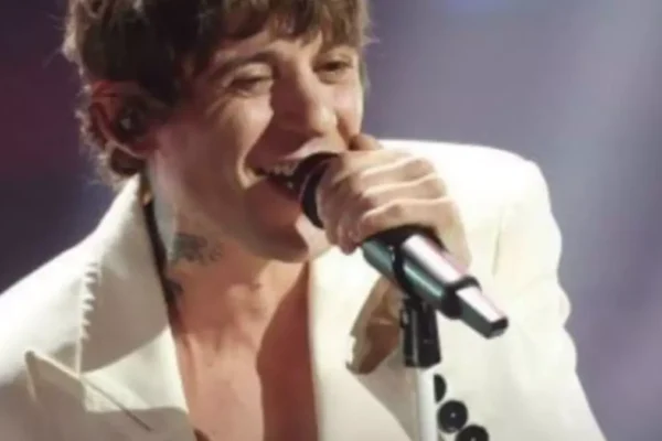 Rkomi ha una nuova fidanzata