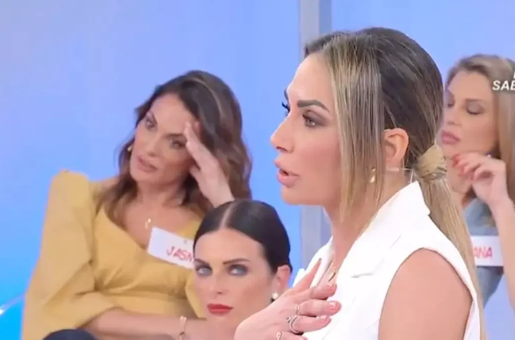 Ida Platano mostra le chat